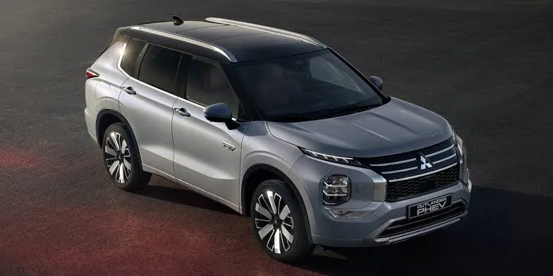Mitsubishi Mitsubishi Outlander M line — 1